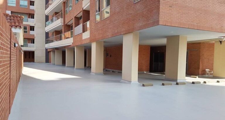 Impermeabilización de parqueadero con poliurea: parqueadero – vista general, Barranquilla