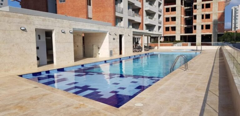 Impermeabilización con poliurea en caliente: vaso de piscina – vista general, Barranquilla