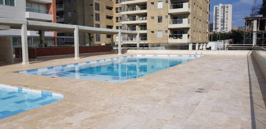 Impermeabilización con poliurea en caliente: vaso de piscina – registro de obra 1, Barranquilla
