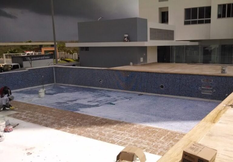 Impermeabilización con poliurea en caliente: vaso de piscina – registro de obra 9, Barranquilla