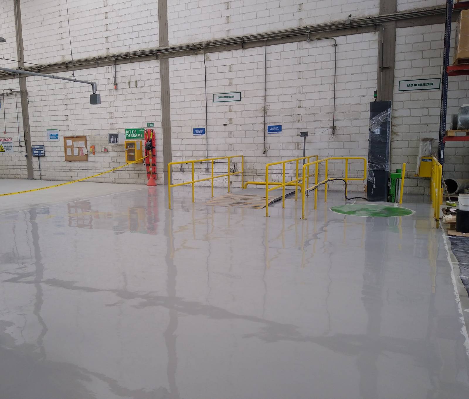 gsa-proyecto-fabrica-agroquimicos-ctg-01-r Nave de fábrica de agroquímicos con piso de poliuretano-cemento Ucrete MF aplicado por GSA Ingeniería en Cartagena