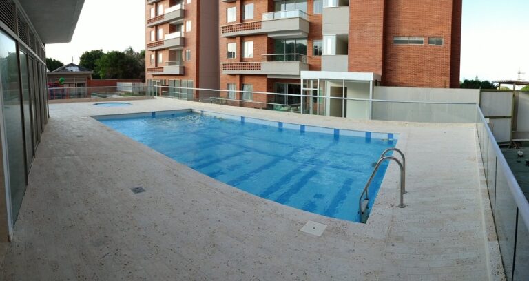Piscina en servicio tras impermeabilización realizada por GSA Ingeniería