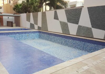 Membrana PVC Sarnafil instalada por GSA Ingeniería en piscina residencial