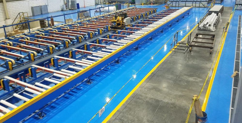 Piso epóxico con demarcación en planta manufacturera, Barranquilla