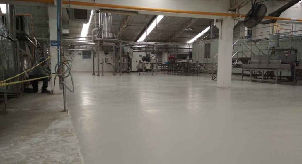 Piso de poliuretano cemento: piso de producción – vista general, Barranquilla