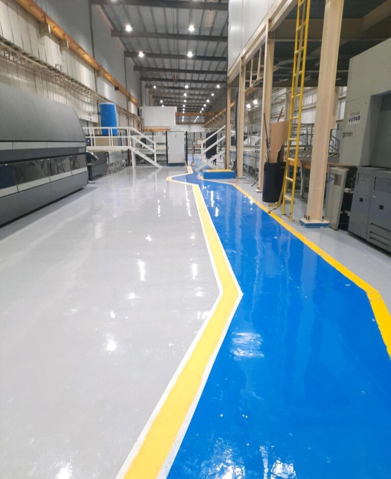 Piso epóxico con demarcación en planta industrial, Barranquilla – foto 5