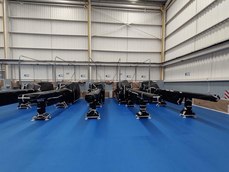 Área de producción con piso industrial de poliuretano cemento azul en Barranquilla, GSA Ingeniería
