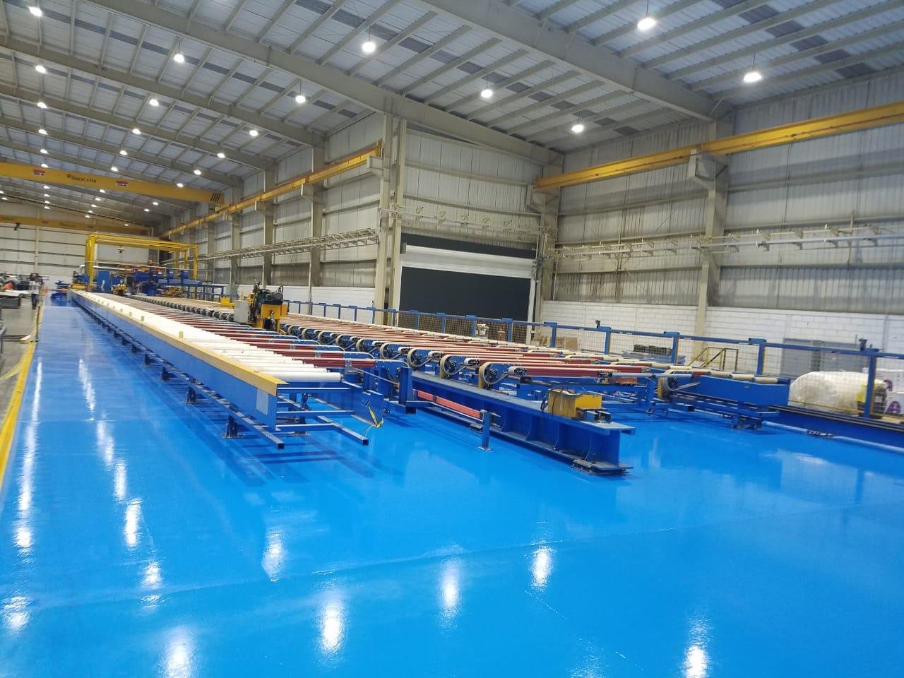 gsa-proyecto-planta-vidrio-baq-01 Piso epóxico azul aplicado por GSA Ingeniería en nave de planta industrial de vidrio en Barranquilla