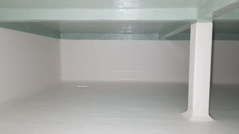 Interior de tanque con membrana PVC terminada por GSA Ingeniería