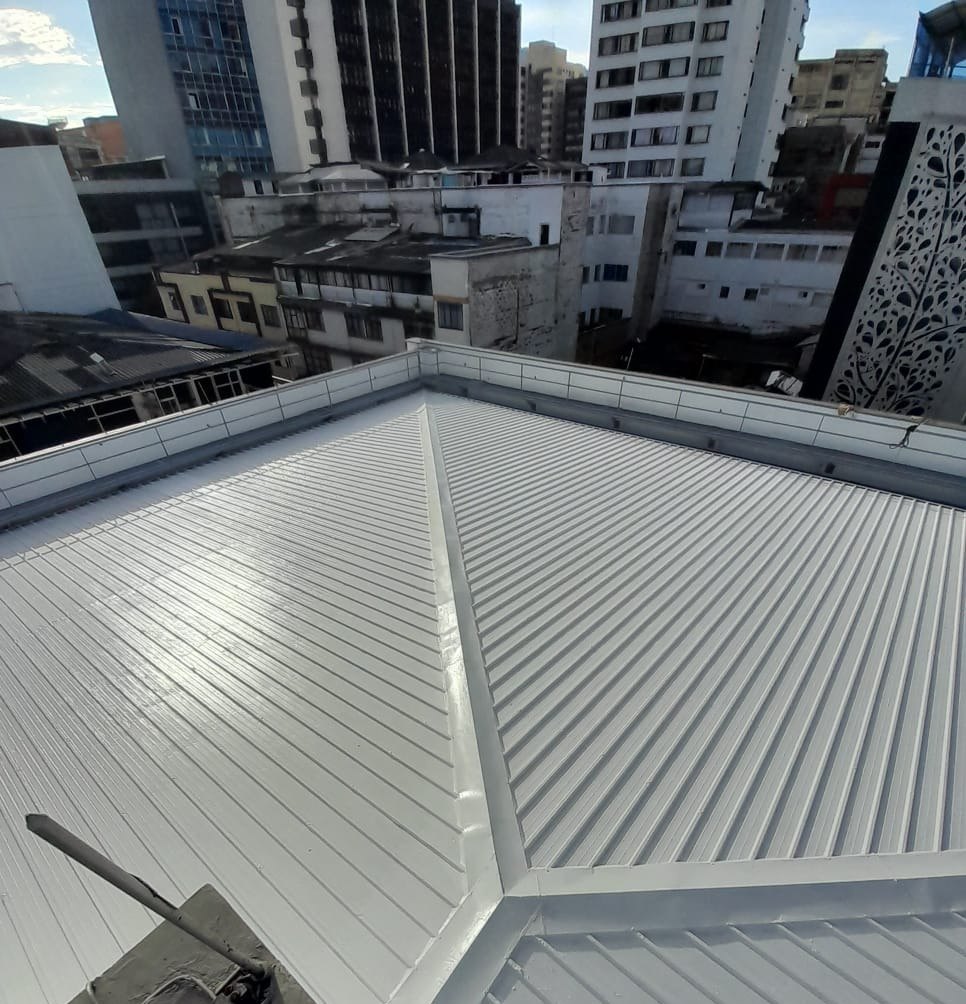 Cubierta metálica con limatesa recubierta con silicona